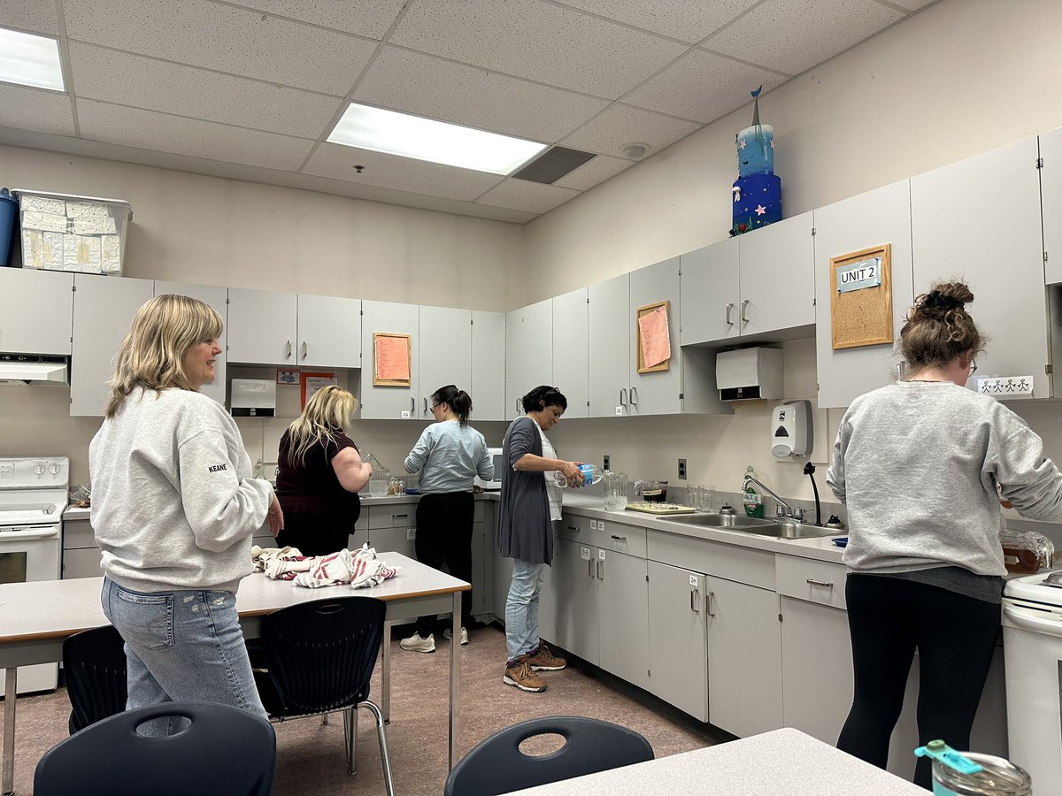 hmeceducator's tweet photo. The Surrey Home Economics Teachers Association had a meeting that our colleagues @ECSSinfo hosted & shared with us a lesson on designing & creating our own sodas 🥤 More lesson ideas were generated while we chatted.
#SHETA #sd36learn #PLCs #professionaldevelopment #HomeEconomics https://t.co/Tdmr65QTT5