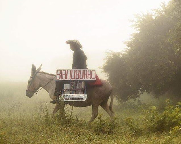 Aemon3428's tweet photo. Hoy quiero hablarles sobre algo que me indigna profundamente: el abandono del Biblioburro. ¿Cómo es posible que una iniciativa tan noble y transformadora haya sido dejada de lado y olvidada? https://t.co/njuA3jhHAu