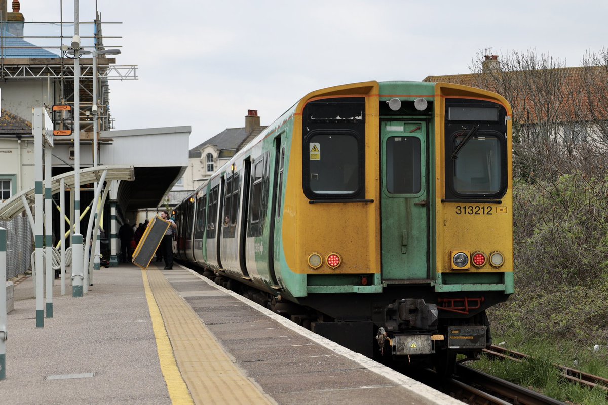 brownandrew15's tweet image. 313212 at #Seaford, where the guard let me have a look in the rear cab. #Class313