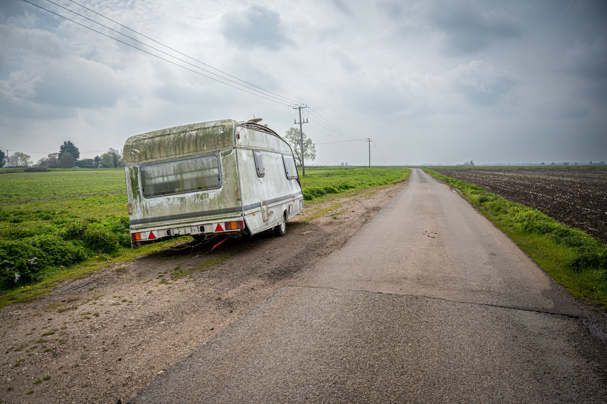 Just a normal, everyday fenland scene - with an abandoned caravan - nice! #fens #cambridgeshirefens #abandoned #caravan #cambridgeshire #flytipping #fenland #landsacpe