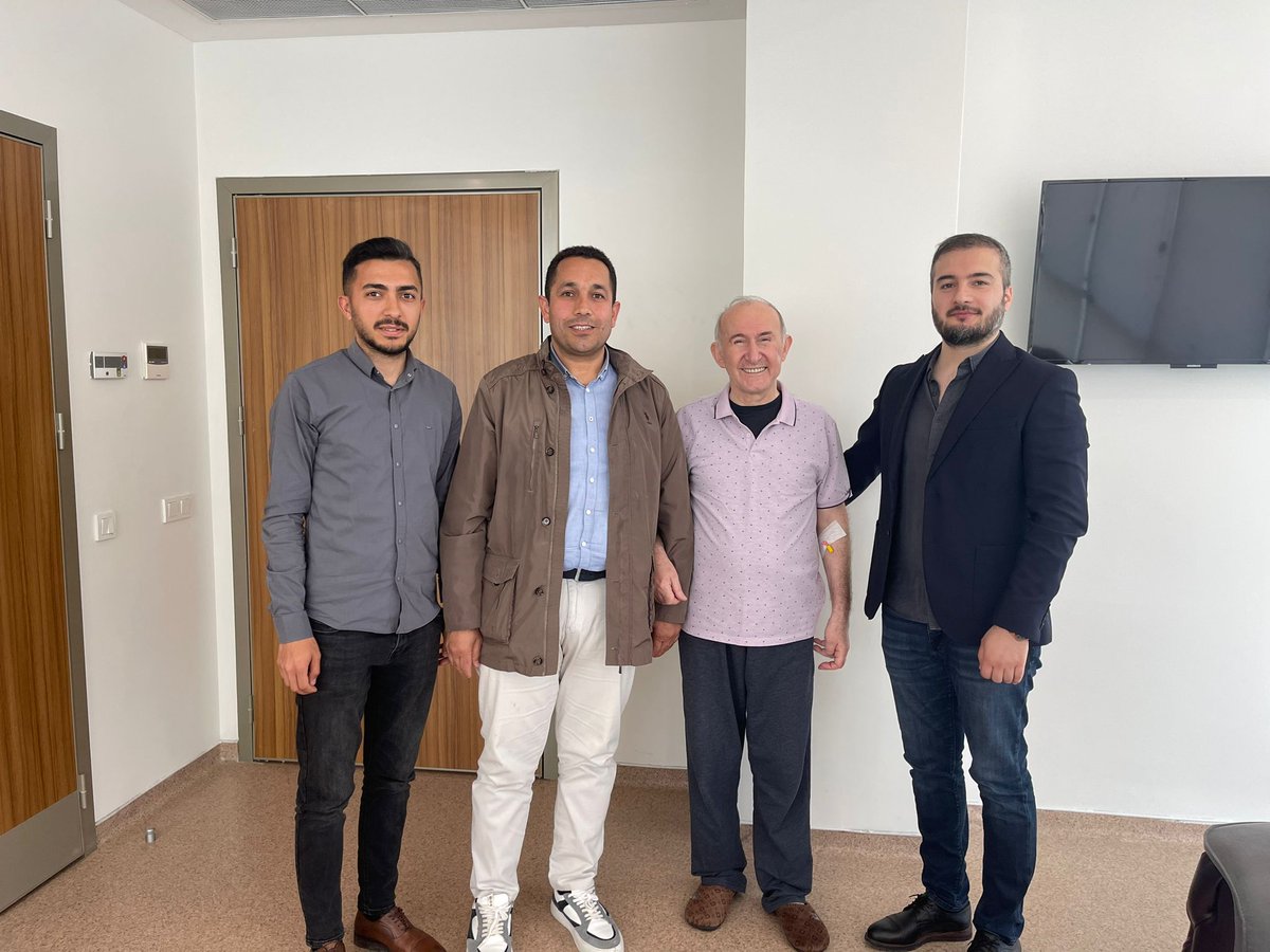 AhmetSavull's tweet photo. Çok Değerli Tarihçi @ahmetsimsirgil Hocamızı İlçe Başkanımız @BulenAydin49 ve İlçe Başkan Yardımcılarımız İle Birlikte Ziyaret Edip Ramazan Bayramını Tebrik Ettik. https://t.co/6csUcsmZZh