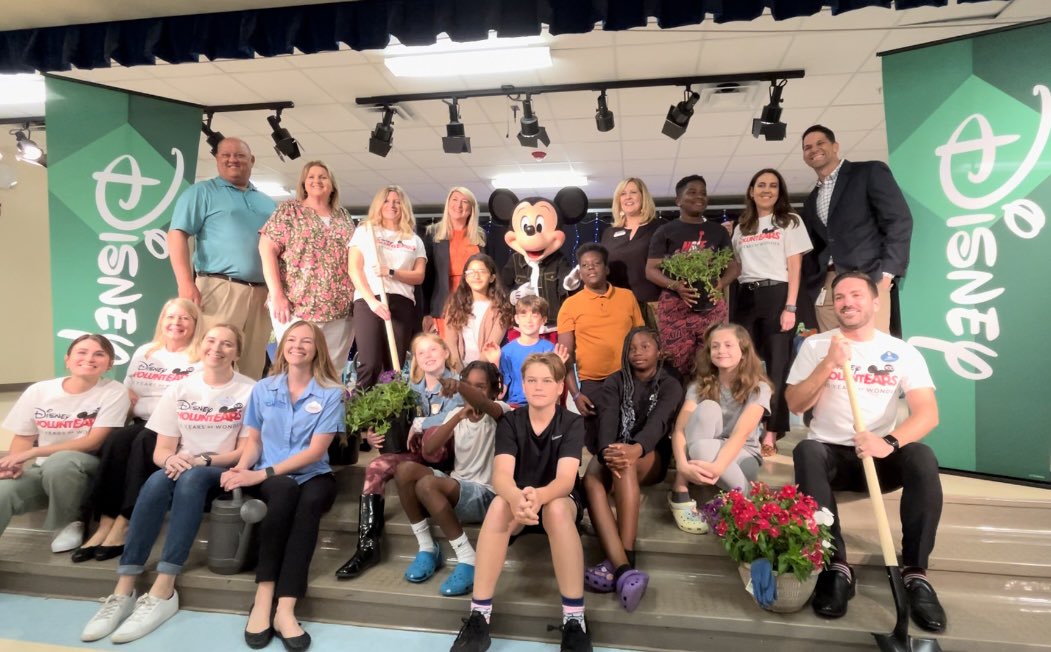 OCPSnews's tweet photo. ICYMI: Green thumbs up! 🌱👍 Thanks to the generosity of @WaltDisneyWorld, @LSE_OCPS received a donation this week of nearly $20K in gardening tools to be used for agriculture lessons in the campus garden this fall! 🌎✨#HappyEarthDay2023 #EarthDay #disney @Fdn4OCPS https://t.co/tIIhe5nCAA