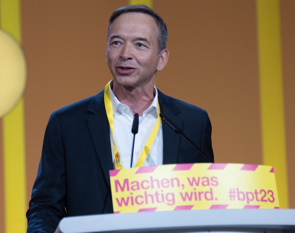 PascalKober's tweet photo. Herzlichen Dank für die Wiederwahl in den Bundesvorstand der @fdp 
#MachenWasWichtigWird #freiheit #fdpbw https://t.co/jWk2n2W8Tc