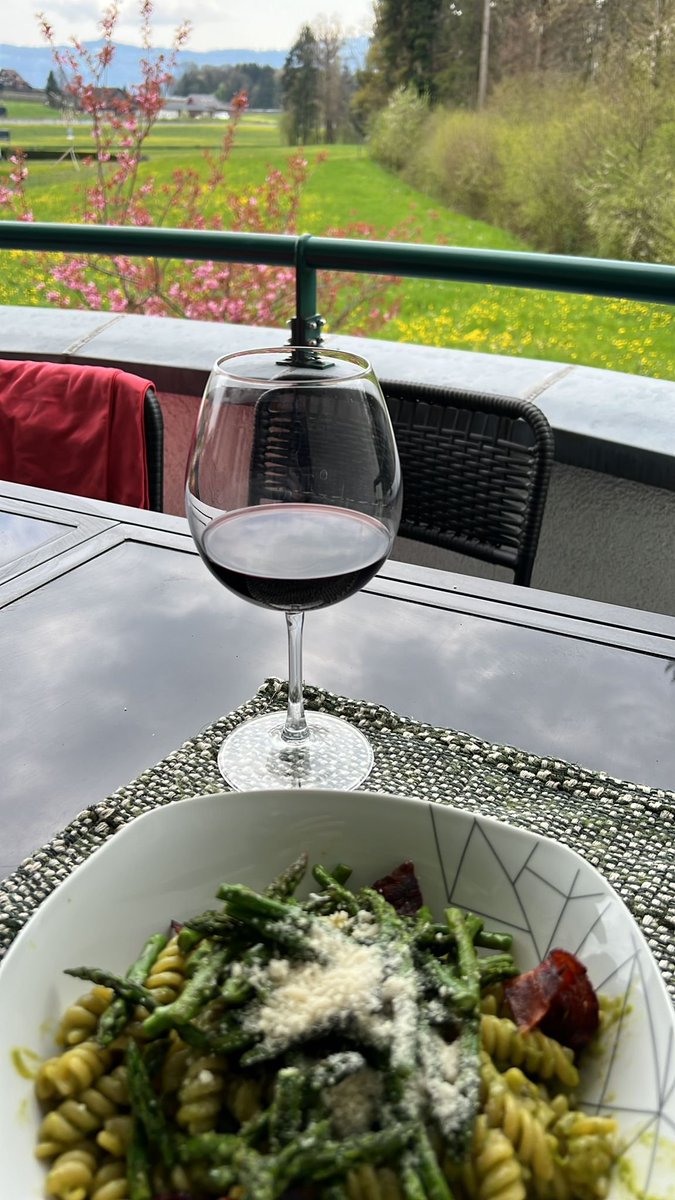 Silvia_3344's tweet image. Fusilli con crema di asparagi with a glass of wine #DeliciousRomance #WineTwitter