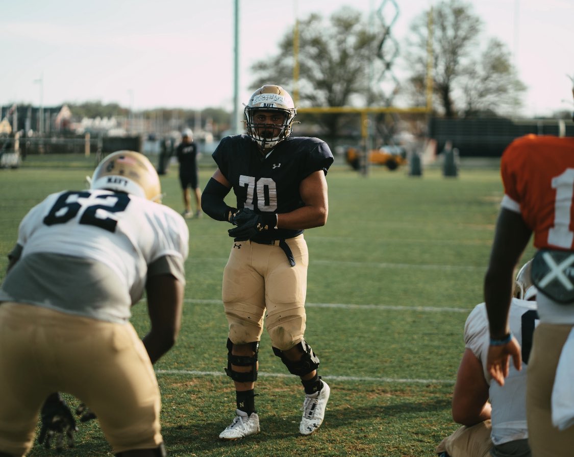 Navy football nose guard Landon Robinson brings 'freak' athleticism to the  position – Capital Gazette