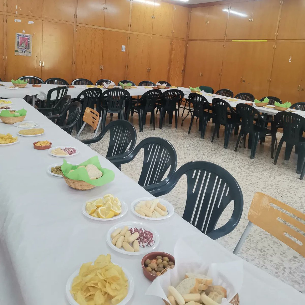 bmESPERANZA's tweet photo. Tras la Semana Santa, hoy nos hemos reunido para hacer balance de nuestra actividad musical y almorzar todos juntos en las dependencias de @pasoyesperanza.

#BMEsperanza ⚓
#XXXAniversario https://t.co/ThePLTRJzN