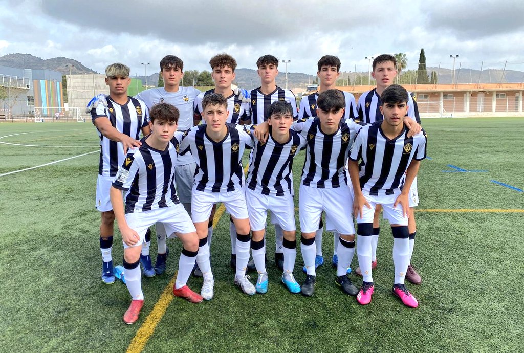CDCS_Academy's tweet photo. ¡Qué gran victoria del Cadete A del @cdcastellon! (4-0) ⚪⚫ Tres puntos muy importantes contra el @jovesanvicente para estar más cerca del objetivo 💪🏻

#CanteraAlbinegra
#PPO100👂🏻 https://t.co/9BmTIsneRc
