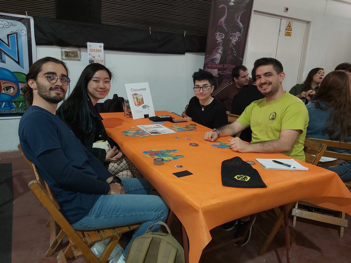 ozilandgame's tweet photo. Jugando a  #oziland en la @FicZone
#Ficzone2023 @granadagaming en #Granada https://t.co/UOjcIVpQiB