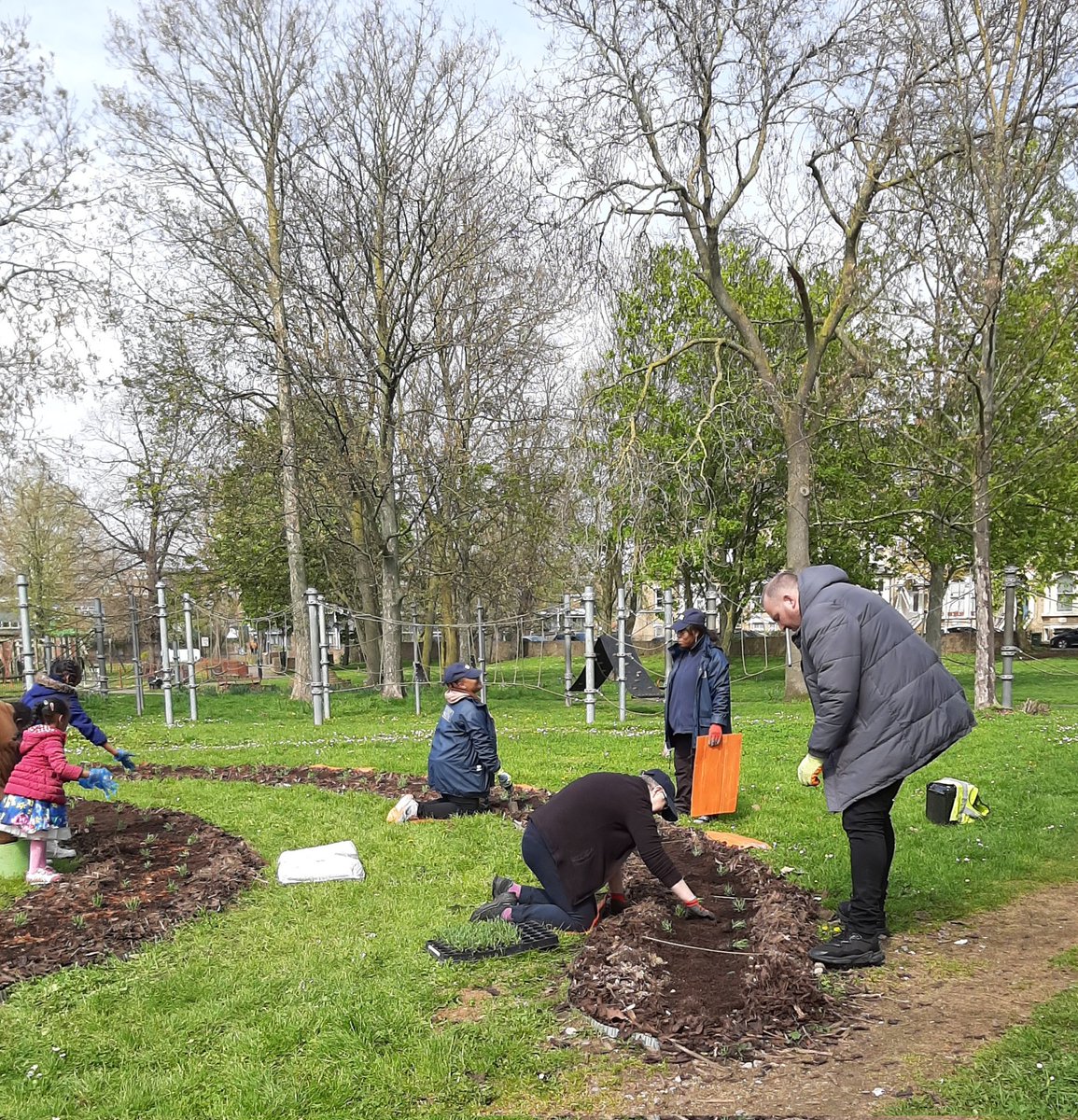 LambethStreet's tweet photo. Thanks @brixtonbid for inviting Lambeth Street Pastors to help plant a Lavender maze in Max Roach Park this morning with #FatherNature and @PAPAsParkSW9 https://t.co/sredCtIAMk