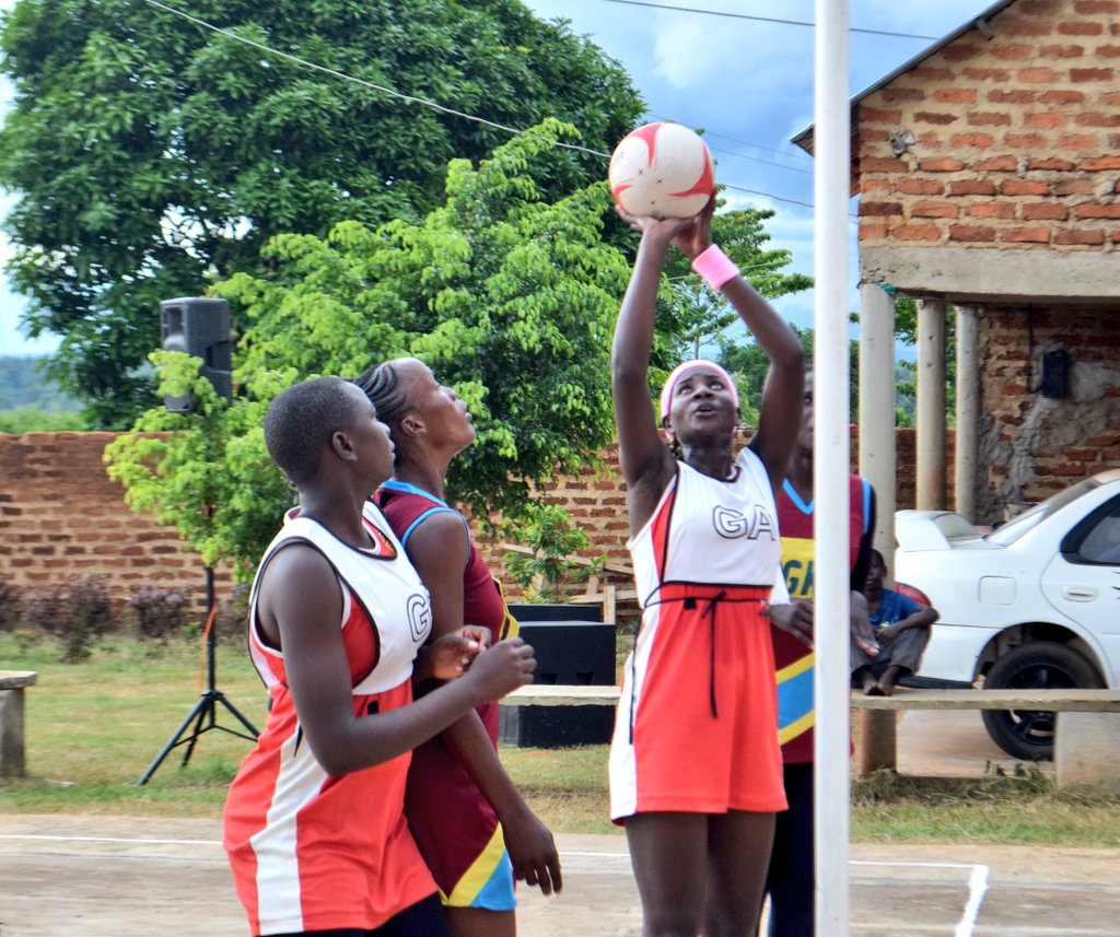 NetballUpdates1's tweet photo. #WeekendAction #Game2
HT
@PrisonsNetballC vs Busia Greater Lions
Q1: 19-10
Q2: 32-16
The game was a bit interrupted by rain but it has resumed!
#UNSL | #UNF256 | #Shecranes256
@kayiirajackson @NBSportUg @thecreedsport @VBugerere https://t.co/P9vN0IQ27F
