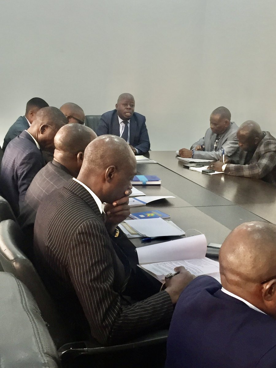 Riggietikazala2's tweet photo. Entant que Rapporteur de la commission d’élaboration des projets visant à vulgariser la loi N• 18/018 pour apporter des réformes importantes dans le secteur Touristique en Rdc. @TourismeRDCongo . 
📸La 1 ère réunion dirigée par l Dircaba du ministre de tourisme MR Robert NGAMBI https://t.co/ky8ltOQTdW