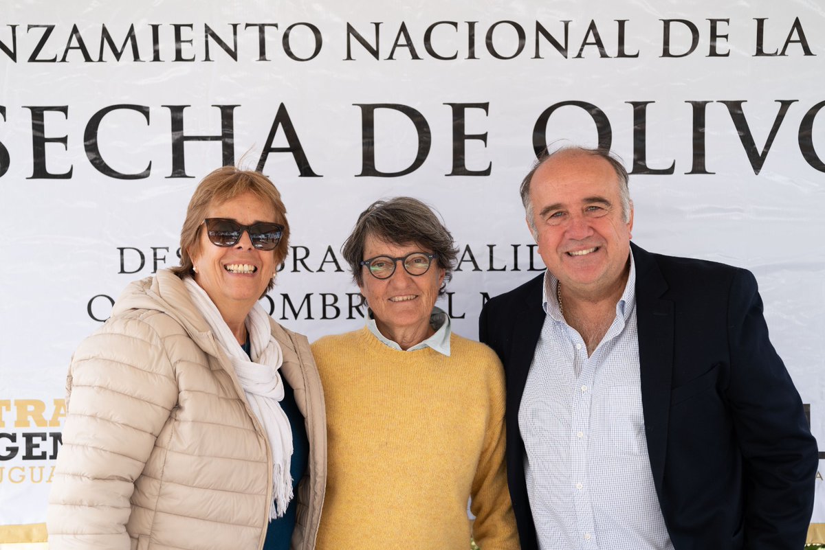 casivram's tweet photo. Gracias @ASOLUR @CasupaMunicipio @FloridaIDF @submintur del apoyo al lanzamiento nacional de la cosecha de olivos 2023 en el Establecimiento Pique Roto de Casupá - Florida @casivram .
#aceitedeolivavirgenextra #asolur #cosecha2023 #aove #piqueroto #aove #extravirginoliveoil https://t.co/QAxW9QZCwF
