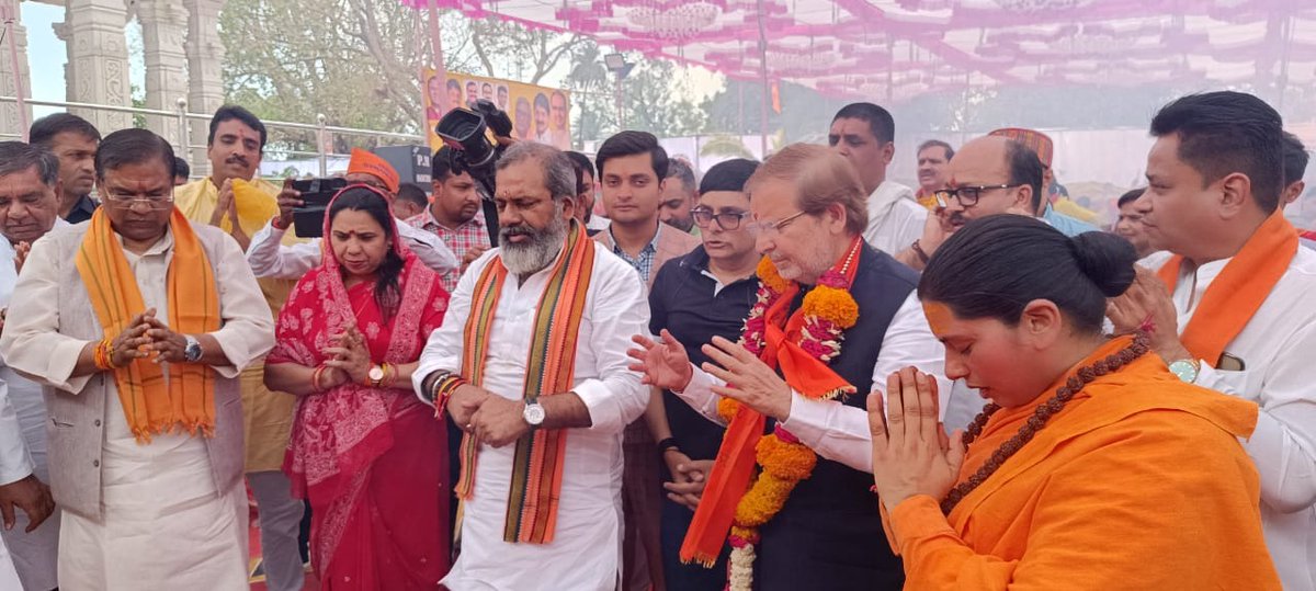 आज <a href="/RPparishad/">राष्ट्रीय परशुराम परिषद</a> द्वारा भगवान परशुराम जी के अवतरण दिवस पर जानापाव इंदौर में श्री परशुराम महायज्ञ में आहुति दी। इस मौके पर रोहतक सांसद मा. अरविंद शर्मा जी व अन्य राष्ट्रीय परशुराम परिषद् के वरिष्ठ पदाधिकारी, साधु-संत सम्मिलित रहे।

#श्री_परशुराम_महायज्ञ #श्री_परशुराम_जन्मोत्सव