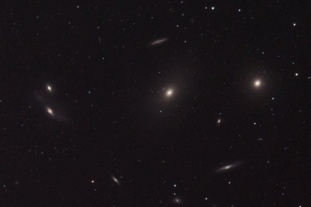 jonesy1007's tweet photo. So many galaxies in one area of sky
This is Markarians Chain in Virgo, currently overhead, each fuzzy blob a galaxy, contain billions of stars and probably trillions and trillions of planets, M84, M86, M87 are the bigger ones
#Astrophotography #DSO #astometry #markarianschain https://t.co/hXMhQ1sbTj