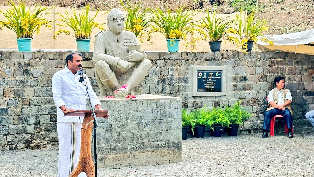 DrLMurugan's tweet photo. Offered my tributes to the great son of India #Netaji_Subhash_Chandra_Bose from Netaji Peak, Chesezu village, Nagaland.
Netaji had come and camped at this very spot during World War II in 1944, (Battle of Kohima )
(1/2) https://t.co/BdkWynbGYV