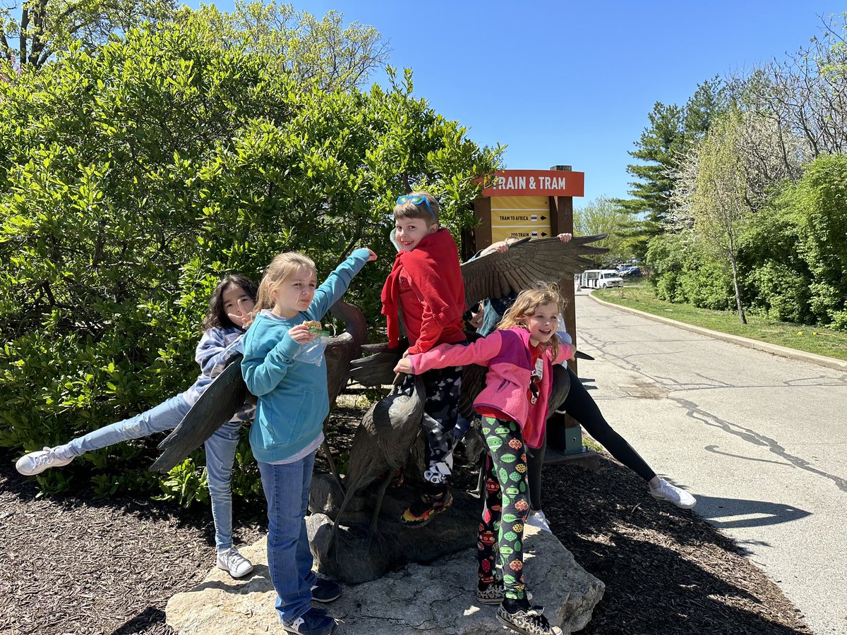 amycur's tweet photo. ✨first field trip in the books✨ https://t.co/7E3BTSmjiL