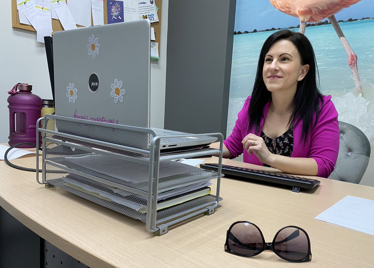 JoeSocialMedia's tweet photo. Michelle was providing LinkedIn Learning on Friday for a large business group, spread out throughout the province, before working th(e) trade show booth in Lacombe. https://t.co/MbVqUw7jrW