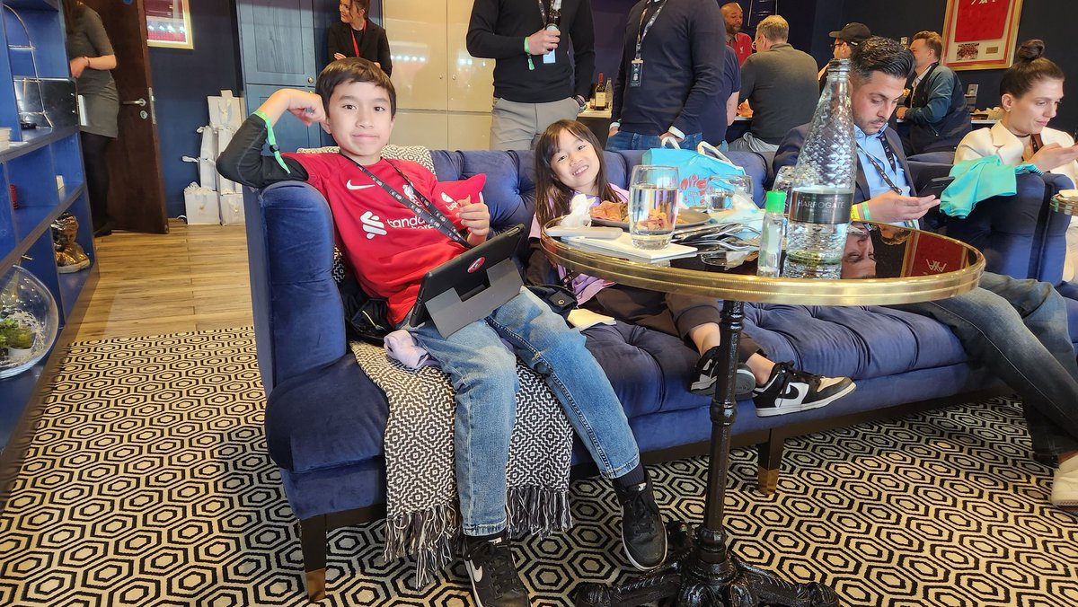 MJBank's tweet photo. พ่อกรี๊ดดดดดด
@patrickandrita
#StevenGerrard #CaptainFantastic
#AXA #KTAxa #AXALounge
#AXAexecutiveBox #AXAExecutiveBox7
#LFCvForest
#OnceARedAlwaysARed
#LFC #LFCTHS #OLSCSiam
#Liverpool
#LiverpoolWay
#YNWA
#YoullNeverWalkAlone
#YouWillNeverWalkAlone https://t.co/wliV53RiOB