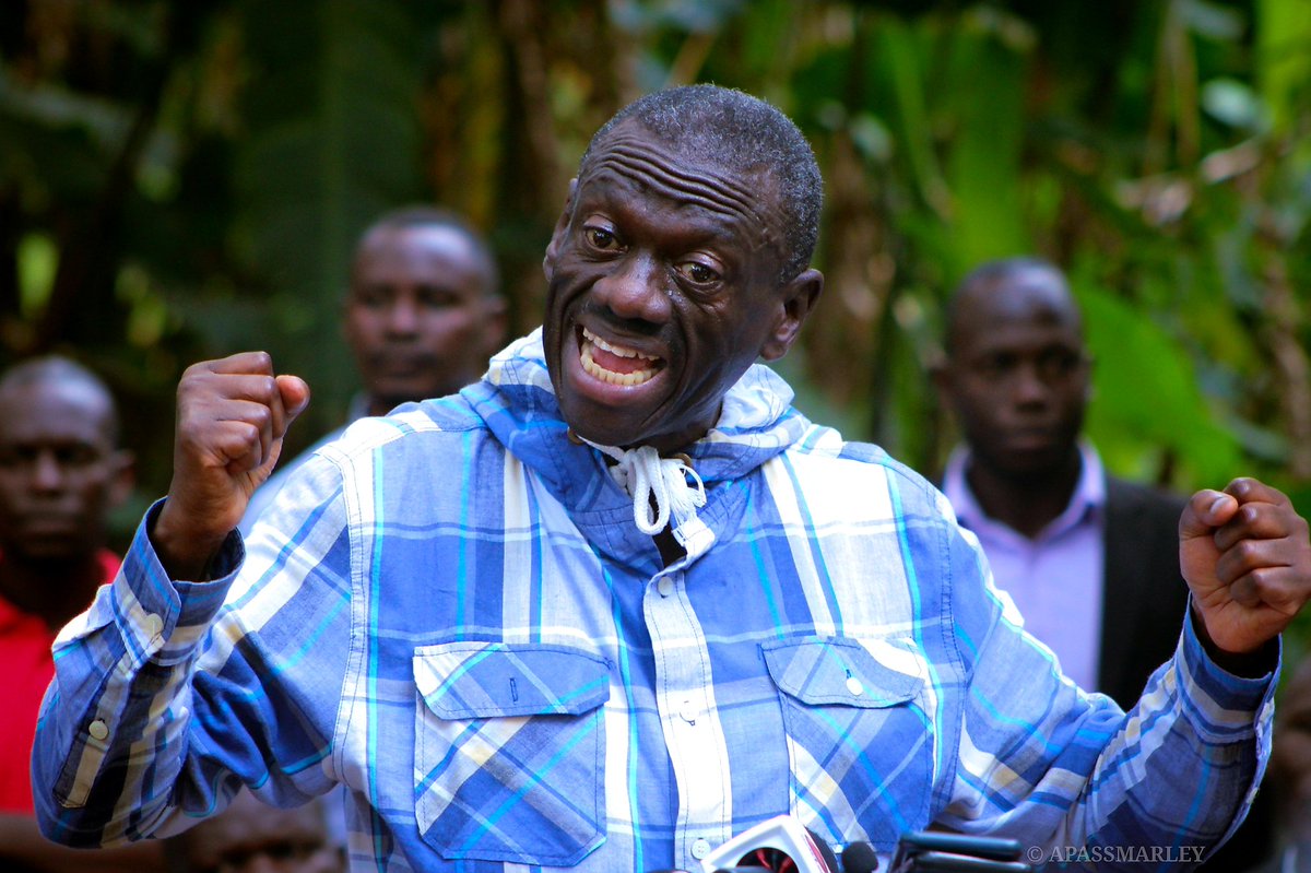 fdcmakerere1's tweet photo. HAPPY 67th BIRTHDAY dear  mentor @kizzabesigye1 ,
a Makererean, a great revolutionary leader, a  mentor and The People's President .

We have been inspired by you always to stand and fight for our rights and for everything that belongs to us.💙✌🏻 To many more years Sir🙏🏻 . https://t.co/LqAR69osS3