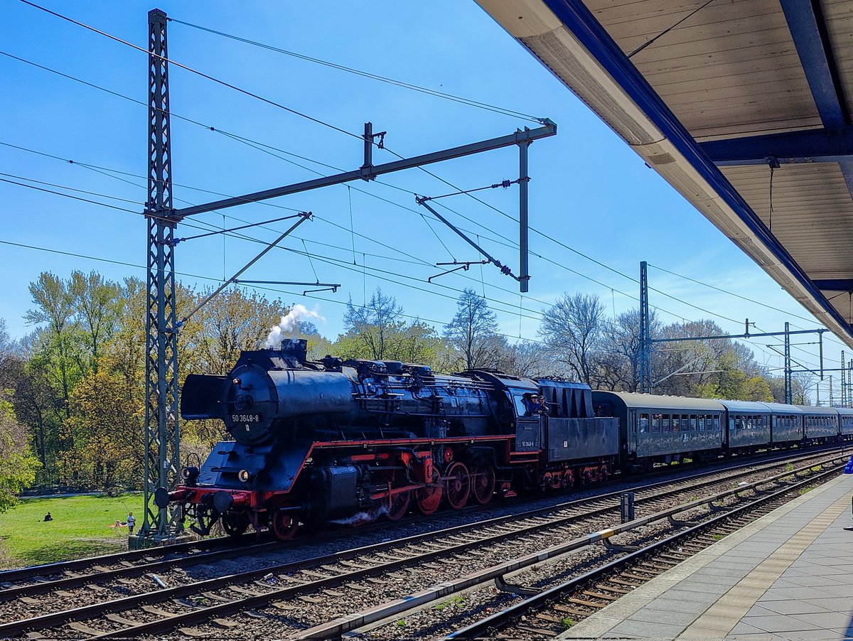 heute gibt's Rundfahrten mit 50 3648 

<a href="/Berlin_m_Dampf/">Berlin macht Dampf | Dampflokfreunde Berlin e.V.</a>