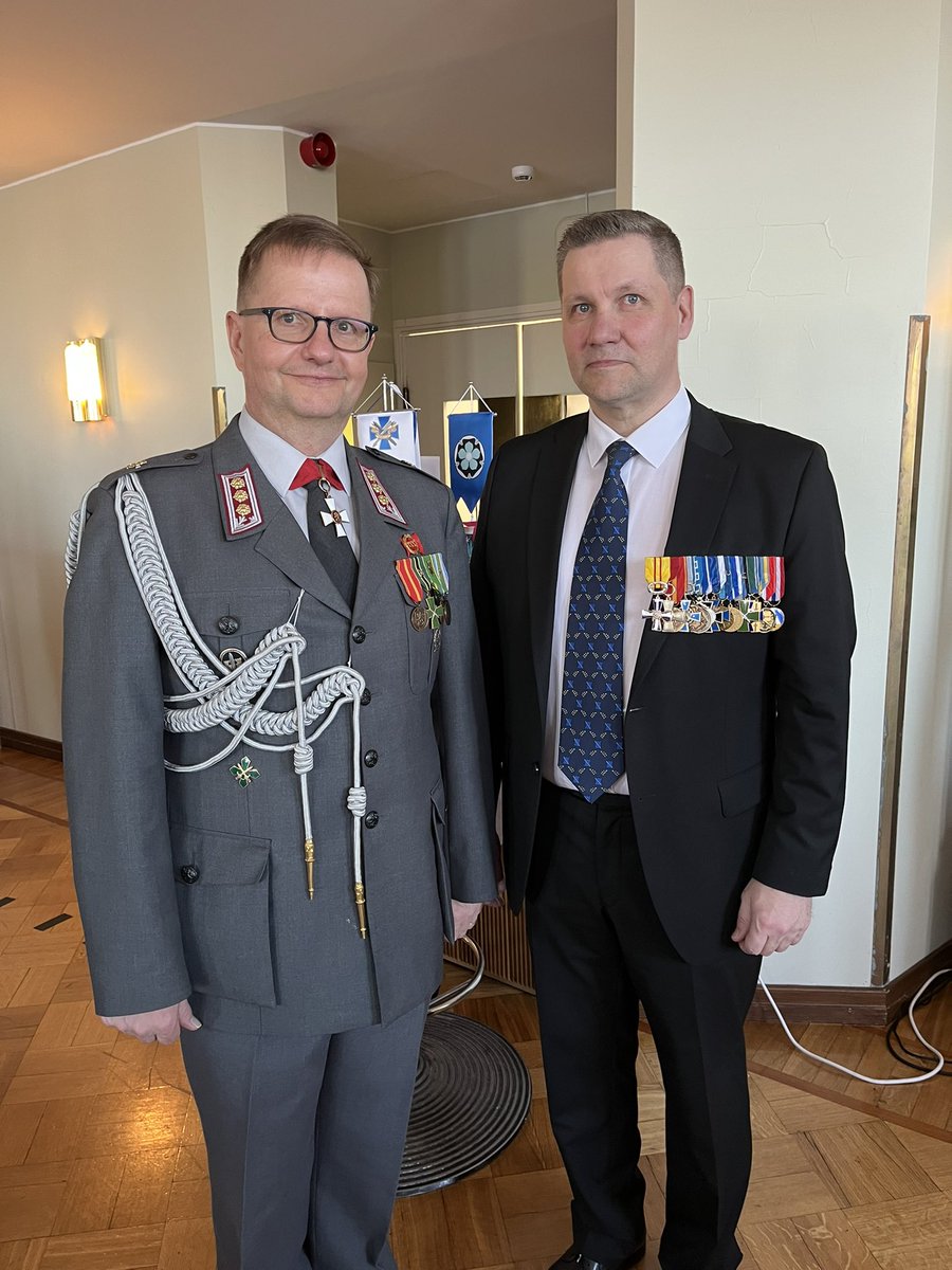 CapaPietilainen's tweet photo. Maanpuolustuskiltojen liiton 60-juhlavuoden vastaanotto Katajanokalla! Pääesikunnan koulutusosasto onnittelee! #puolustustusvoimat #koulutus #mpkl @RyMpkl https://t.co/MKb13JfL6k