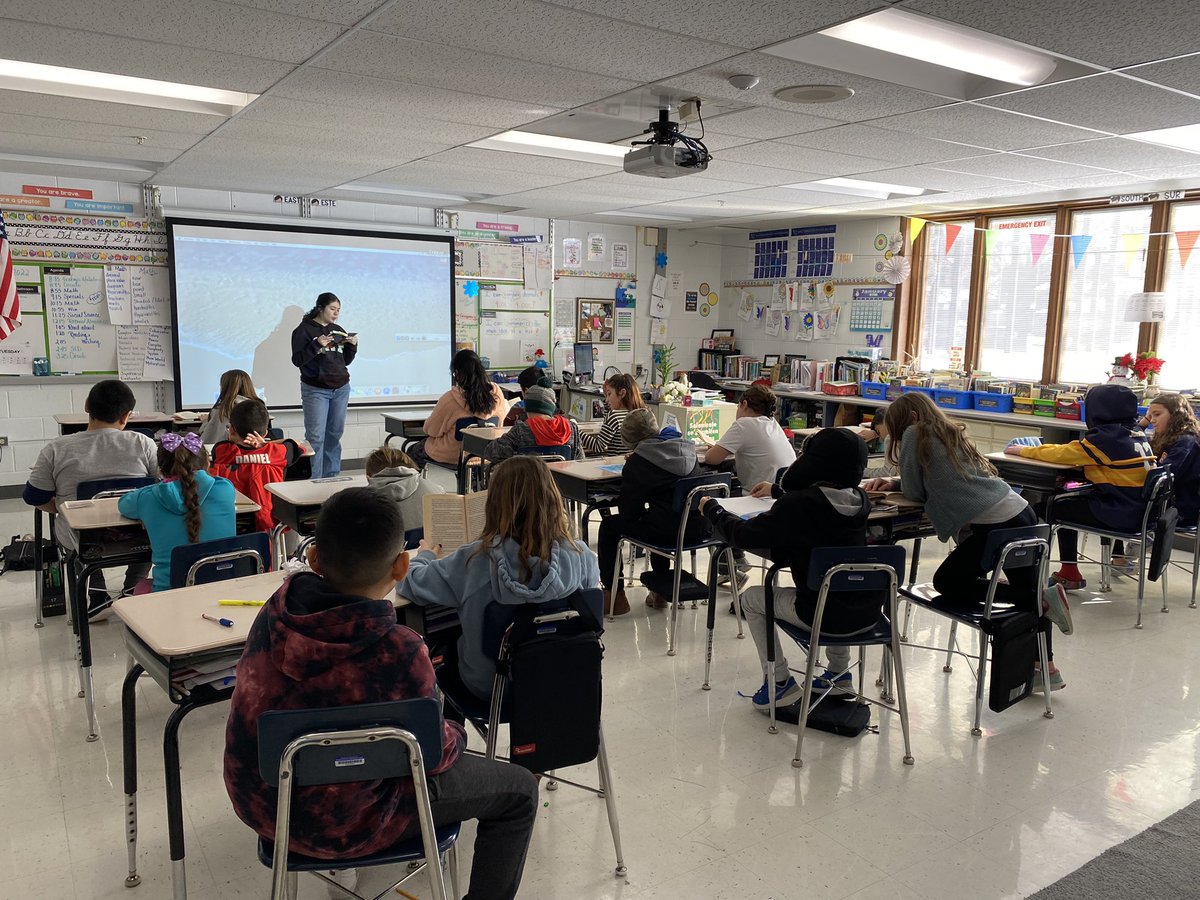 MMarzan5's tweet photo. Check out this EGHS Ed Academy aspiring teacher! She jumped right in to help students over the semester &amp; delivered her first math lesson this week! You should have seen her great engagement with the class...what an ADDITION to the profession 😁@Ricardo95186074 @D59SaltCreek https://t.co/GIC0DSP6Mh