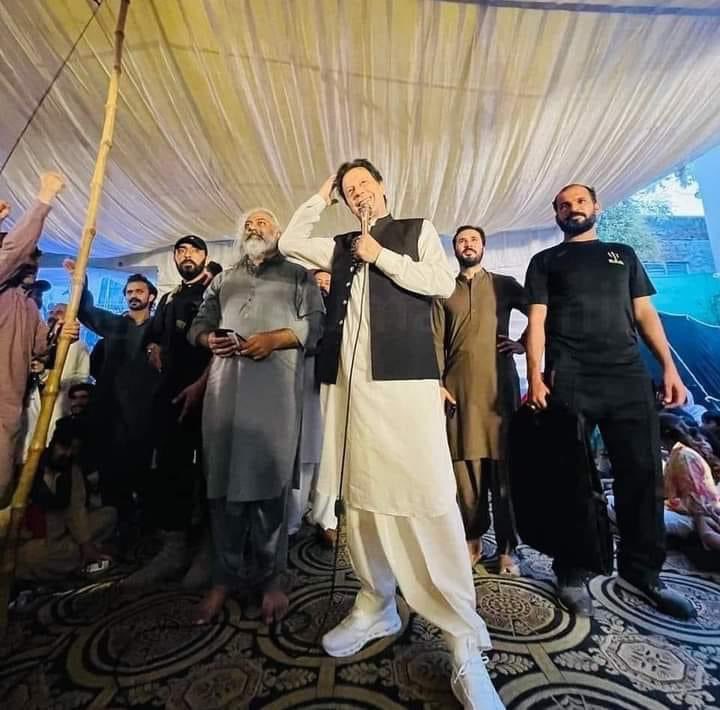 wisaljan198's tweet photo. @ImranKhanPTI خان صاحب اپ کو بھی عید مبارک اور انشاءاللہ ہماری حکومت انے والے ہے اور ان سب کے بدلے کا اپ کے منتظر ہے انشاءاللہ ❤️💪✌️ https://t.co/nrCpCIbWvw