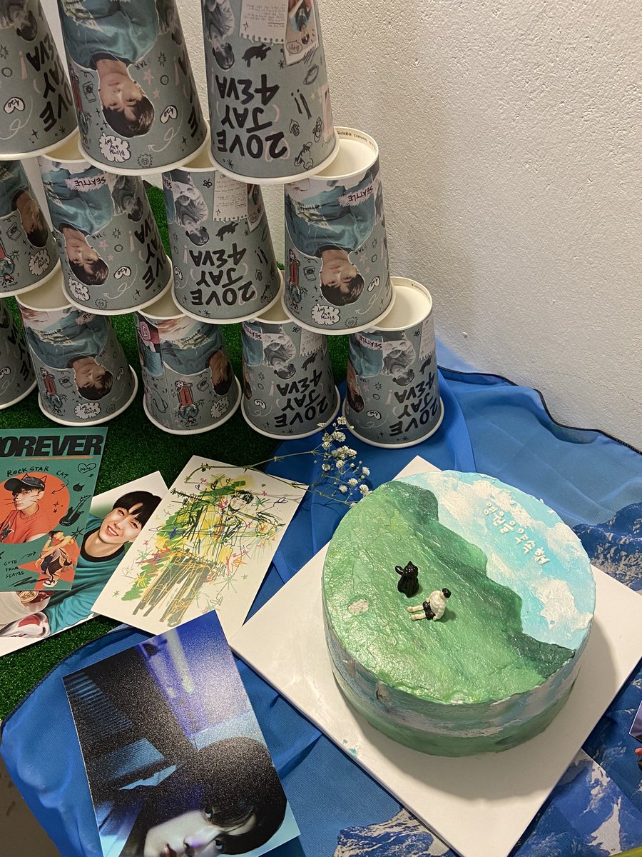 urmoonplanet's tweet photo. 카페 곳곳에 종성이의 신념들을 엿볼 수 있어서 더 인상깊었어요!!
락스타 고양이 포스터 넘 귀여워요
영원을 약속하기... (‘∀`)ゝ”

#4랑해_2_0원한순간을
#20veJAY4eva https://t.co/qWgBJTfnd2
