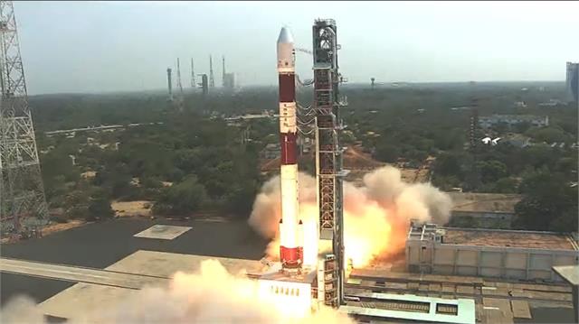 punjabkesari's tweet photo. ISRO ने लॉन्च किए सिंगापुर के दो सैटेलाइट, समुद्री सुरक्षा और मौसम की देंगे जानकारी
https://t.co/ff4NxnQZUI
#PSLVC55rocket #ISRO #satellitesofSingapore #NewSpaceIndiaLimited #LULITE-4 #satellitemaritimesafety #weatherinformation https://t.co/GXcIUNWNW0