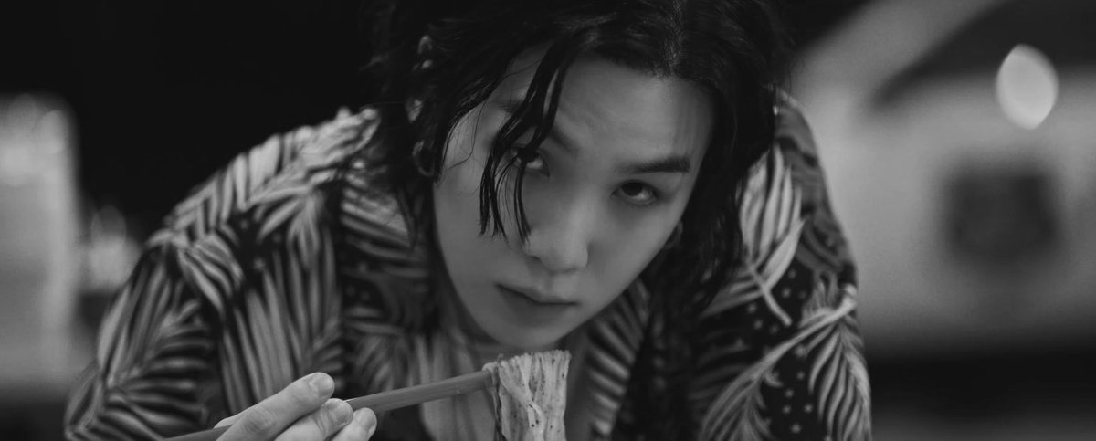 d2wings's tweet photo. proper use of chopsticks 👀 https://t.co/myaIKxJW8G