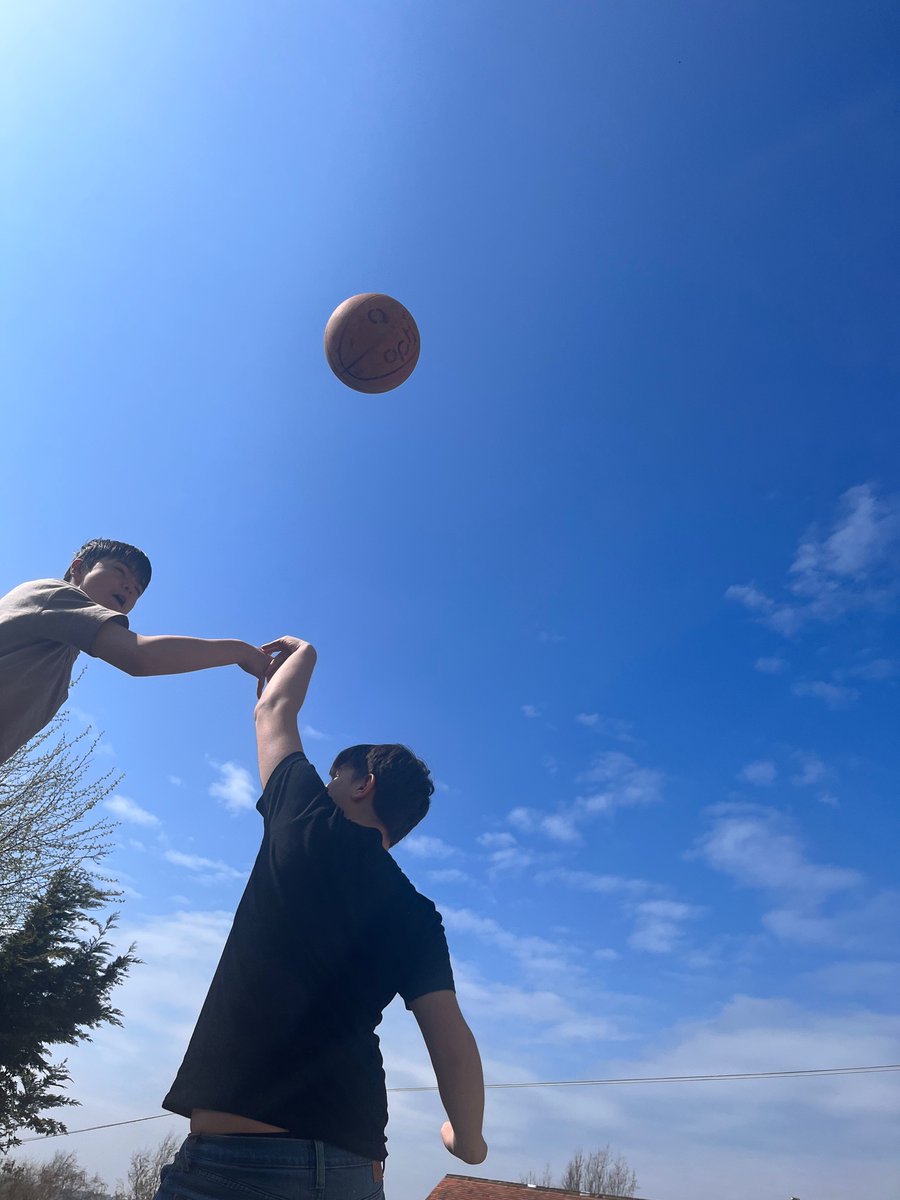 char_cuthbert's tweet photo. Days like these ☀️
#IslandLife #teenageboys #playing #studyinthesun https://t.co/VPd9uTlpGh