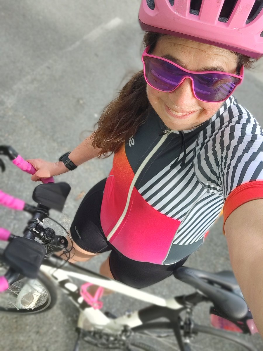 TriGal02's tweet photo. So a good reason to do a brick workout (bike ride then a run immediately after) the day before your standalone 10k goal race for 2023 (Pike's Peek 10k down The Pike) is to wear all the PINK; am I right? #RaceWeekend #TriathleteProblems 😂 #AllThePink 🩷 https://t.co/Dy86lXlGdR