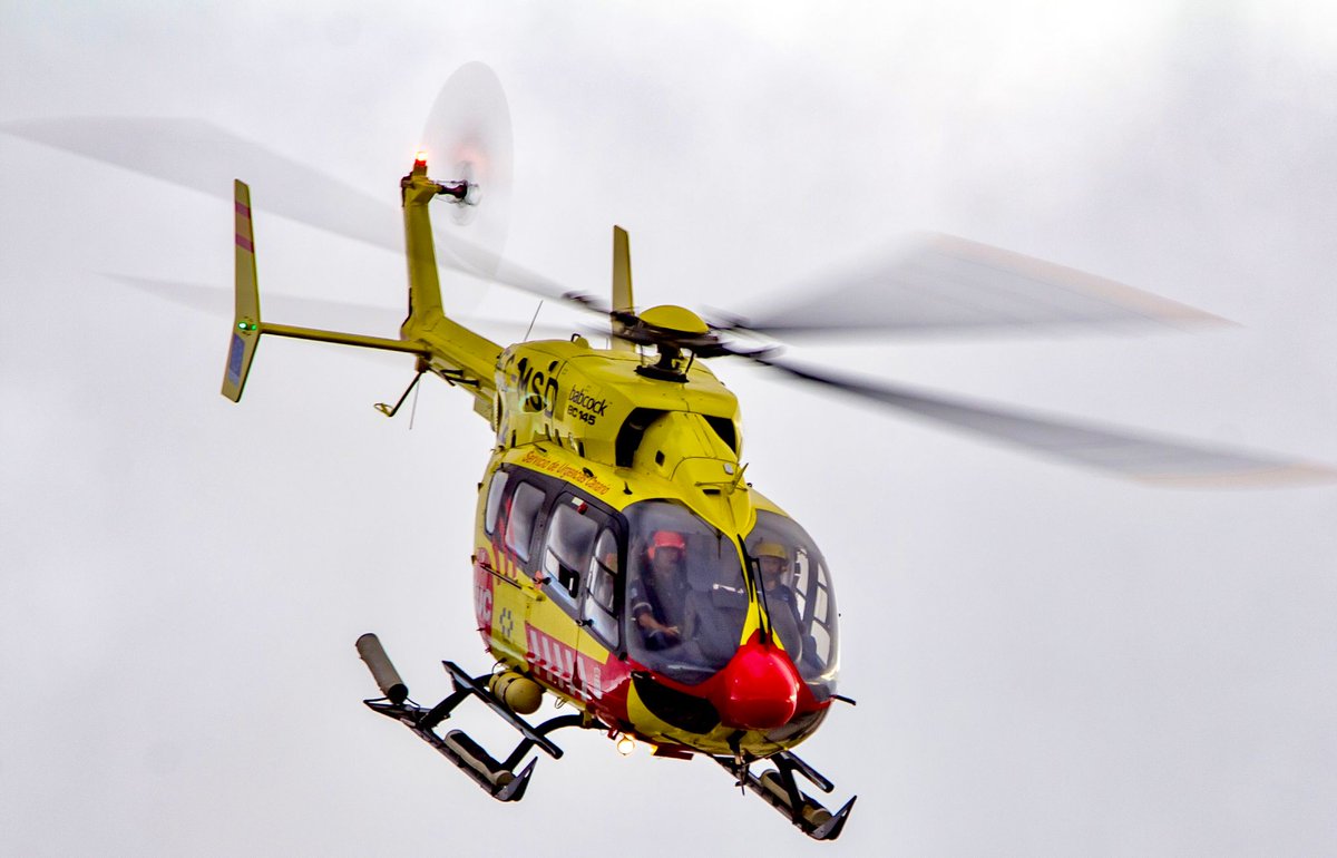 112canarias's tweet photo. Trasladado en helicóptero medicalizado del SUC un ciclista herido tras caída en Güímar #Tenerife https://t.co/w91INdVBX8 https://t.co/PFU2FofdlB