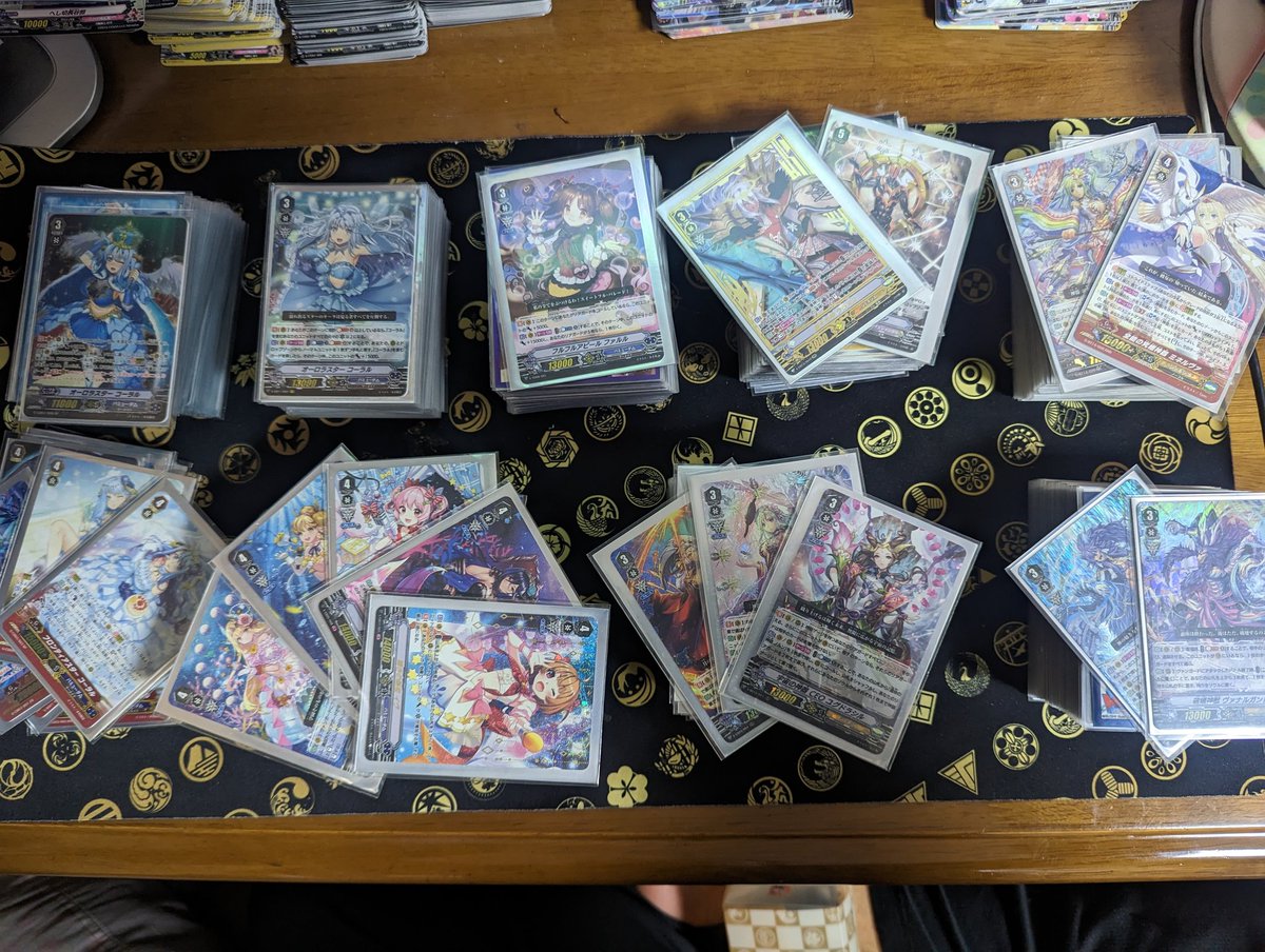 usatora's tweet photo. メインでヴァンガード、その他も色々やってるおじさん
Vtuberも好きでよく見てる、あわよくばなりたい。
同人サプライサークル「猫妨害」所属
#ヴァンガード好きと繋がりたい 
#ヴァンガードデッキ紹介 
#ヴァンガード好きと繋がりたいのでヴァンガード好きな人rt 
#ヴァンガード履歴書 https://t.co/X3K3i9c5rN