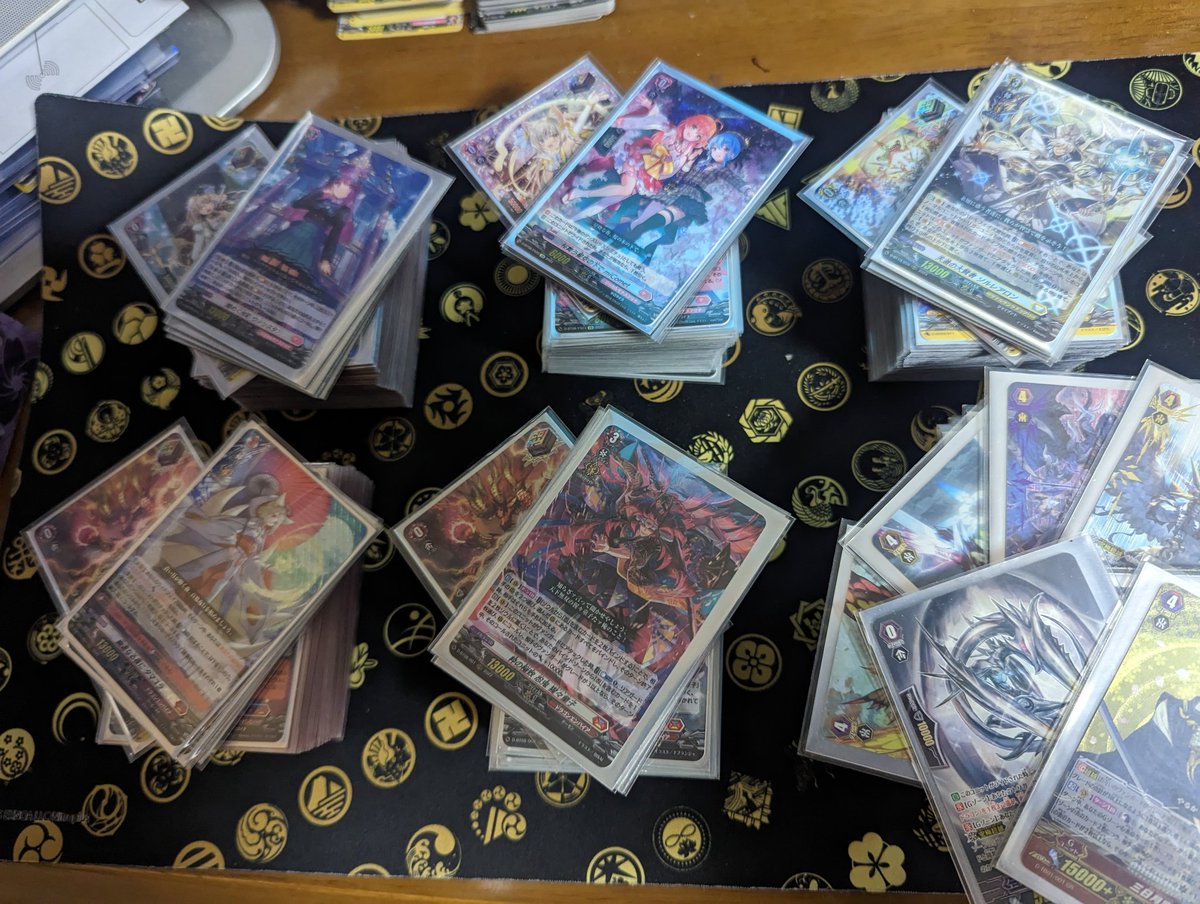 usatora's tweet photo. メインでヴァンガード、その他も色々やってるおじさん
Vtuberも好きでよく見てる、あわよくばなりたい。
同人サプライサークル「猫妨害」所属
#ヴァンガード好きと繋がりたい 
#ヴァンガードデッキ紹介 
#ヴァンガード好きと繋がりたいのでヴァンガード好きな人rt 
#ヴァンガード履歴書 https://t.co/X3K3i9c5rN