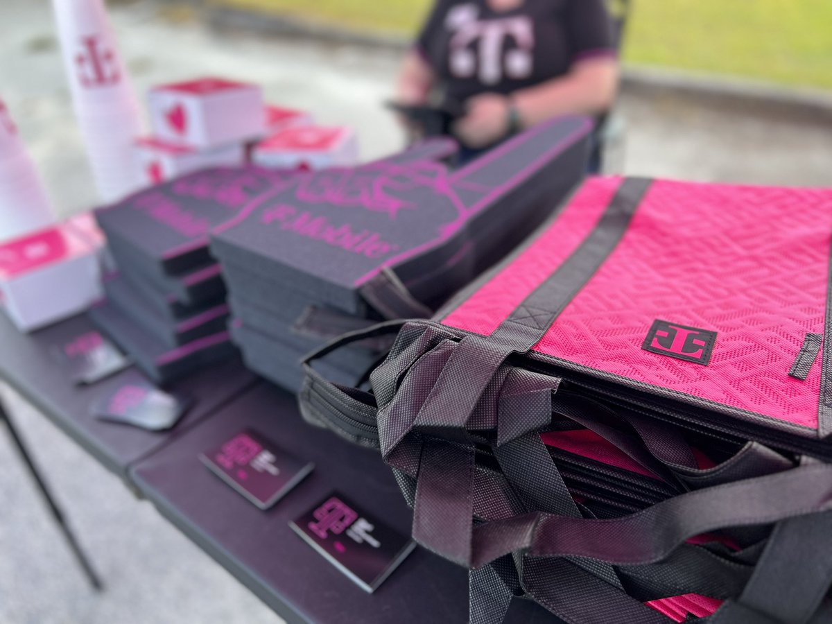 T-Mobile SMRA at the Mission’s Ride in Glennville, GA <a href="/mobilelingual/">Ryan Breton</a> <a href="/LegetteKevin/">Kevin Legette</a> <a href="/emilynellf/">Emily Fyne</a>