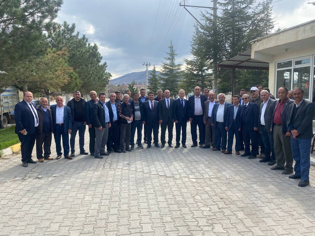cumaliince51's tweet photo. Gayemiz, hedefimiz ve istikametimiz daha güçlü bir Türkiye’dir; “Turan” dır, “Kızıl Elma”dır!
📍Tırhan Köyümüzü ve Bağlama beldemizi ziyaret ettik
Cumali İnce
Niğde Milletvekili Adayı
#türkiyeyüzyılı #devletbahçeli #cumhurittifaki #mhp #nigde #kesfet #kesfet #ulkucu https://t.co/Hyvm6n4tb6