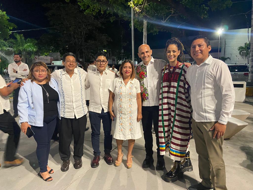 #Cancún53años #CancúnNosUne Un gusto saludar a los amigos profesionales del #DerechoPúblico  y docentes que han aportado su intelecto al desarrollo del marco legal del Estado y sus municipios. Gracias por compartir conocimientos a la Magistrada <a href="/MonicaValenciaD/">Mónica Valencia</a> y a <a href="/Hugo_Alday/">Hugo Alday Nieto</a>