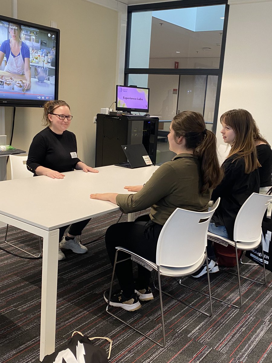 Multimodallang's tweet photo. @sevilay_seng      @Multimodallang  @MPI_NL replicating how to talk without gesturing experiment:) @SynapsiumDONDRT https://t.co/bdU931rzq0