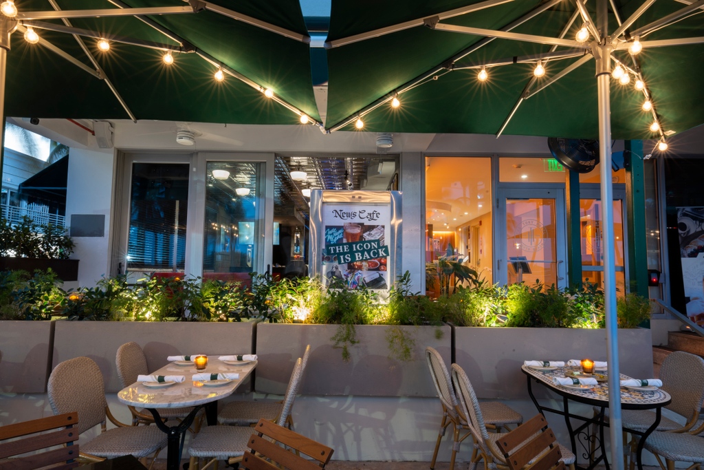 South Beach's Icon is back and ready to serve you! 😎
#NewsCafe #SouthBeach #TheIconIsBack