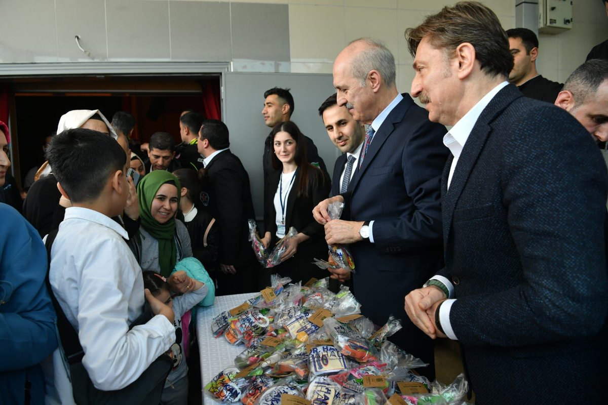 Fatihtunaa's tweet photo. Genel Başkan Vekilimiz Sn. Prof. Dr. Numan Kurtulmuş' un teşrifleriyle N. Topçu Kültür Merkezi'de, Belediye Başkanımız Sn. Dr. Hakan Bahadır' ın ev sahipliğinde bayramlaşma programına katıldık.

Halkımızın yoğun ilgisine teşekkür eder, bayramlarını tebrik ederim.

#RamazanBayramı https://t.co/aSktFSuVh9