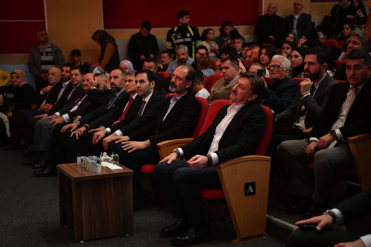 Fatihtunaa's tweet photo. Genel Başkan Vekilimiz Sn. Prof. Dr. Numan Kurtulmuş' un teşrifleriyle N. Topçu Kültür Merkezi'de, Belediye Başkanımız Sn. Dr. Hakan Bahadır' ın ev sahipliğinde bayramlaşma programına katıldık.

Halkımızın yoğun ilgisine teşekkür eder, bayramlarını tebrik ederim.

#RamazanBayramı https://t.co/aSktFSuVh9