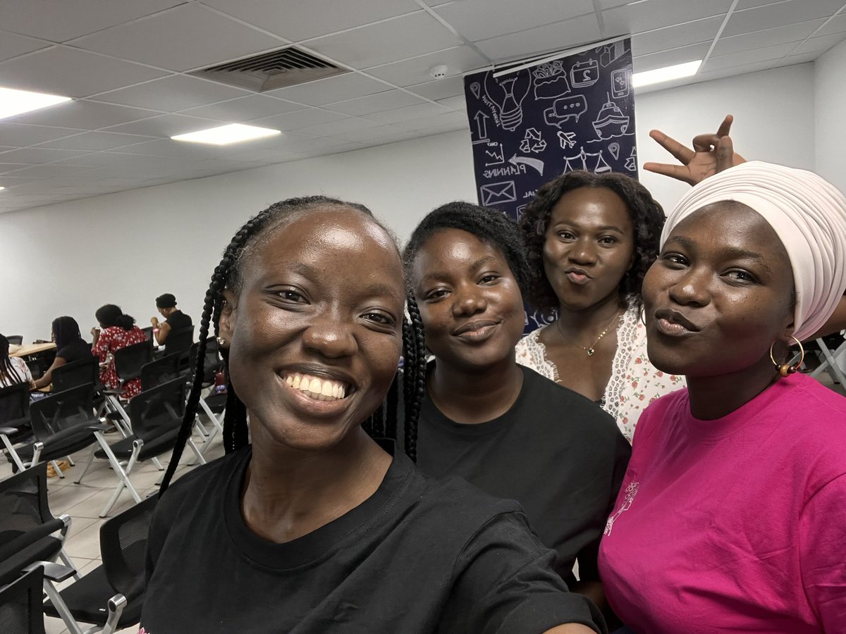 RamatAkintola's tweet photo. @TechFavTeller @LayovatedVA  @orjichikah @SheCodeAfrica 

#SheCodeAfrica
#SCACommunityConnect https://t.co/zGqwAU2F9b