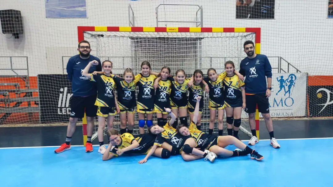 ¡Qué gran mañana de #balonmano hemos vivido hoy, #familiaAX! 🤩

🤾‍♀️Nuestras alevines se han dado cita en un triangular con los equipos de <a href="/BmMaracena/">Balonmano Maracena</a> y <a href="/BalonmanoEstepa/">Club Balonmano Estepa</a>, a quienes agradecemos enormemente su visita 🥰

¡Disfrutamos y aprendemos! 🙌

#VamosMiGenil #VamosAX #BasesAX