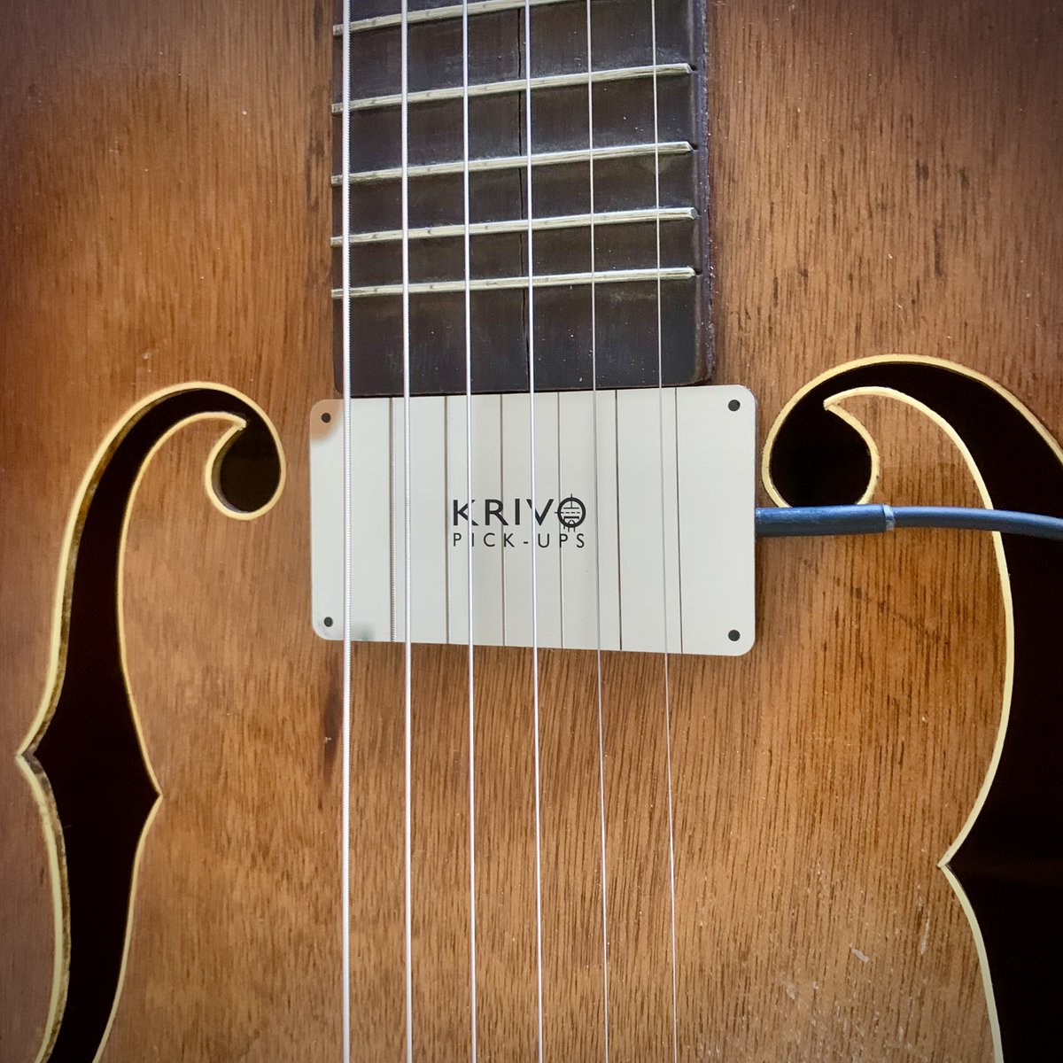mediatorsNiglo's tweet photo. Profitez d’une remise de 30€ sur le micro Krivo Chrome mini humbucker, soit 220€ au lieu de 250€ avec le code 30EUR-APR23
Ce micro est le meme que le mini humbucker Black &amp; Gold, avec finition chrome 
#jazzmanouche #gypsyjazz #krivopickups #djangoreinhardt #chrome. https://t.co/GjWoWPuDCJ