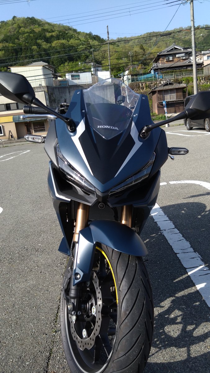 mtexshooting's tweet photo. 名前:MTEX
年齢:40代
性別:男
身長:167
生息地:大阪
愛機:CBR400R NC56
バイク歴:ど素人（原付き除く）

バイクの写真を取ったので更新！
マットジーンズブルーメタリックだけどもう少し明るい青が好みｗ

#バイク乗りとして軽く自己紹介
#バイク乗りと繋がりたい
#バイク好きと繋がりたい https://t.co/LGKbJPoWcH