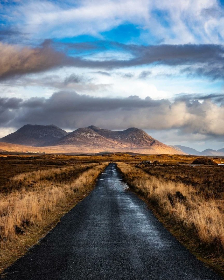 visit_galway's tweet image. Be sure to always take the long way home...there's no rush! ⛰️❤️☘️🇮🇪

📸 IG/ elizabeth.keaney
📍 Connemara, Ireland

#NoRush #RoadTrip #BucketList #Adventure #LongWayHome #Relax #EnjoyTheView #Connemara #Galway #Ireland #VisitGalway