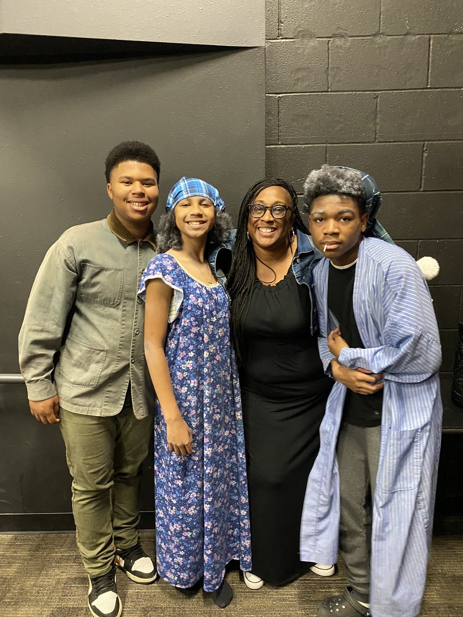 Pmsdramageeks tweet media