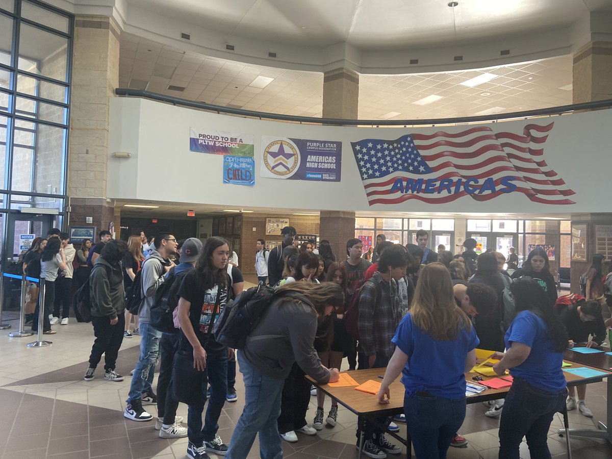 Americas_HS's tweet photo. Holy Moly Guacamole 🥑 

Is it a school day today? Nope, it’s our fantastic SS Team getting @BlazerNationAHS ready for the US History EOC Blitz! 

@Americas_HS @MGonzales_AHS @RAlva_AHS @LStephenson_AHS https://t.co/RoAZNG2B1N