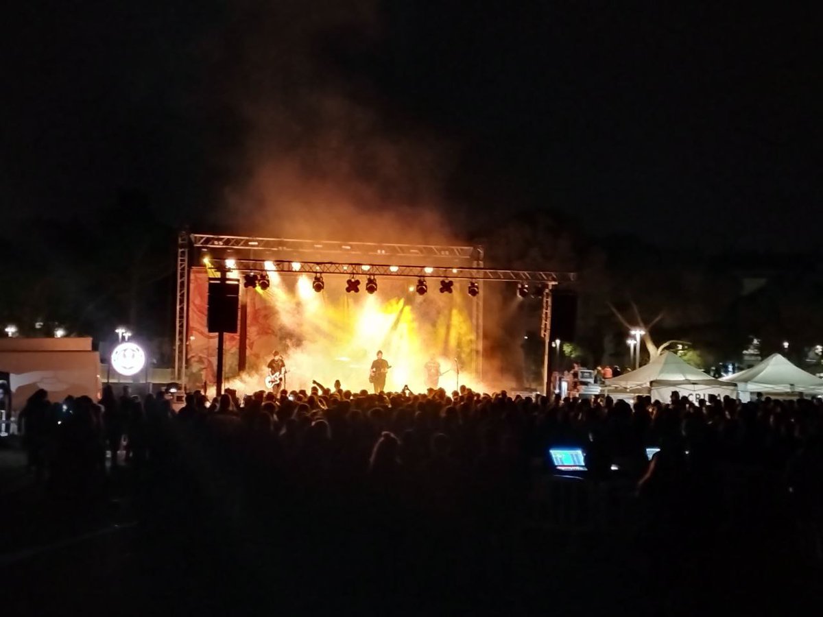 Adam_Aufenix's tweet photo. @DiariDeSabadell @CridaSabadell Més de 1.000 persones al concert de @CridaSabadell a la plaça del treball a #Sabadell anit.
Tornem la música i la cultura a places i carrers! #MésCridaMésVida #35daysleft https://t.co/1ptp2DPmDD